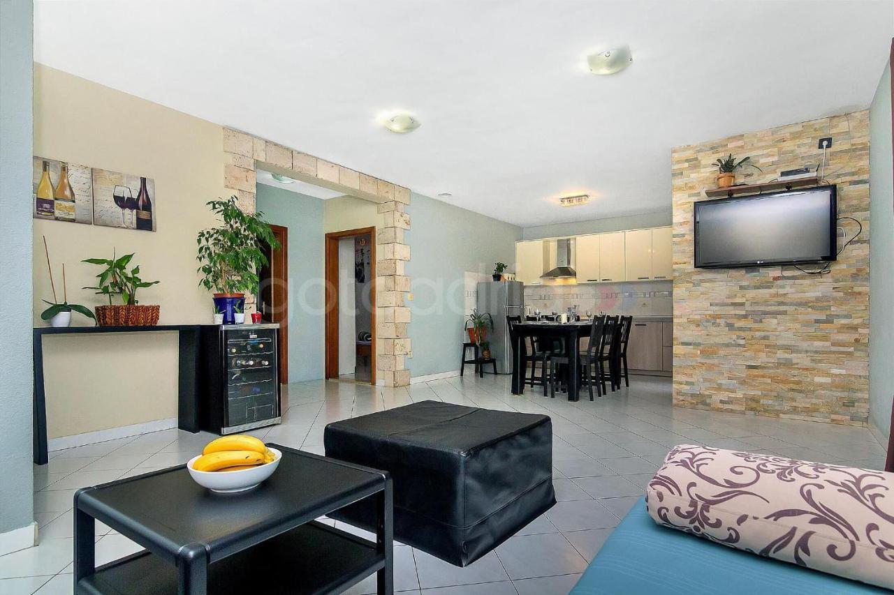 Holiday Home Darius With Hot Tub Makarska Exteriör bild