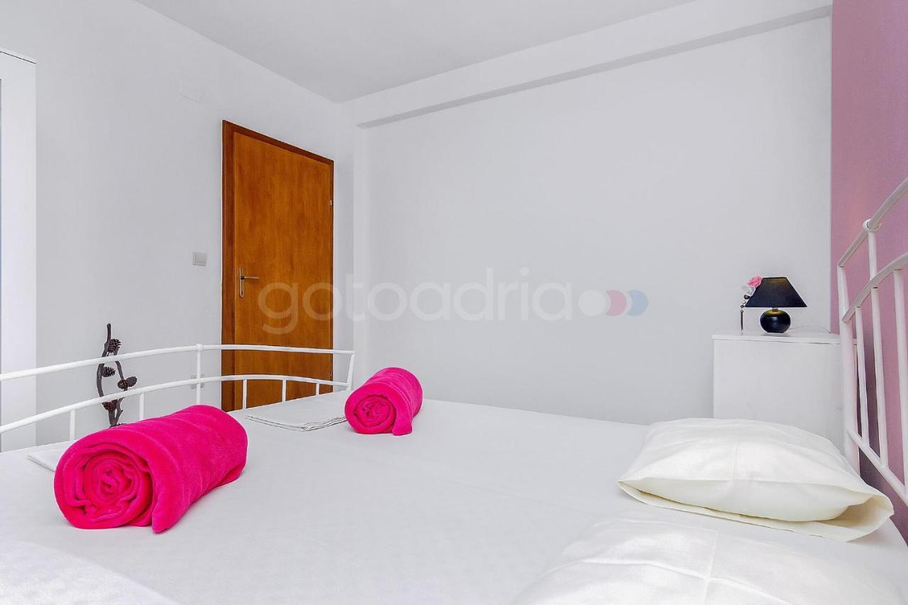 Holiday Home Darius With Hot Tub Makarska Exteriör bild
